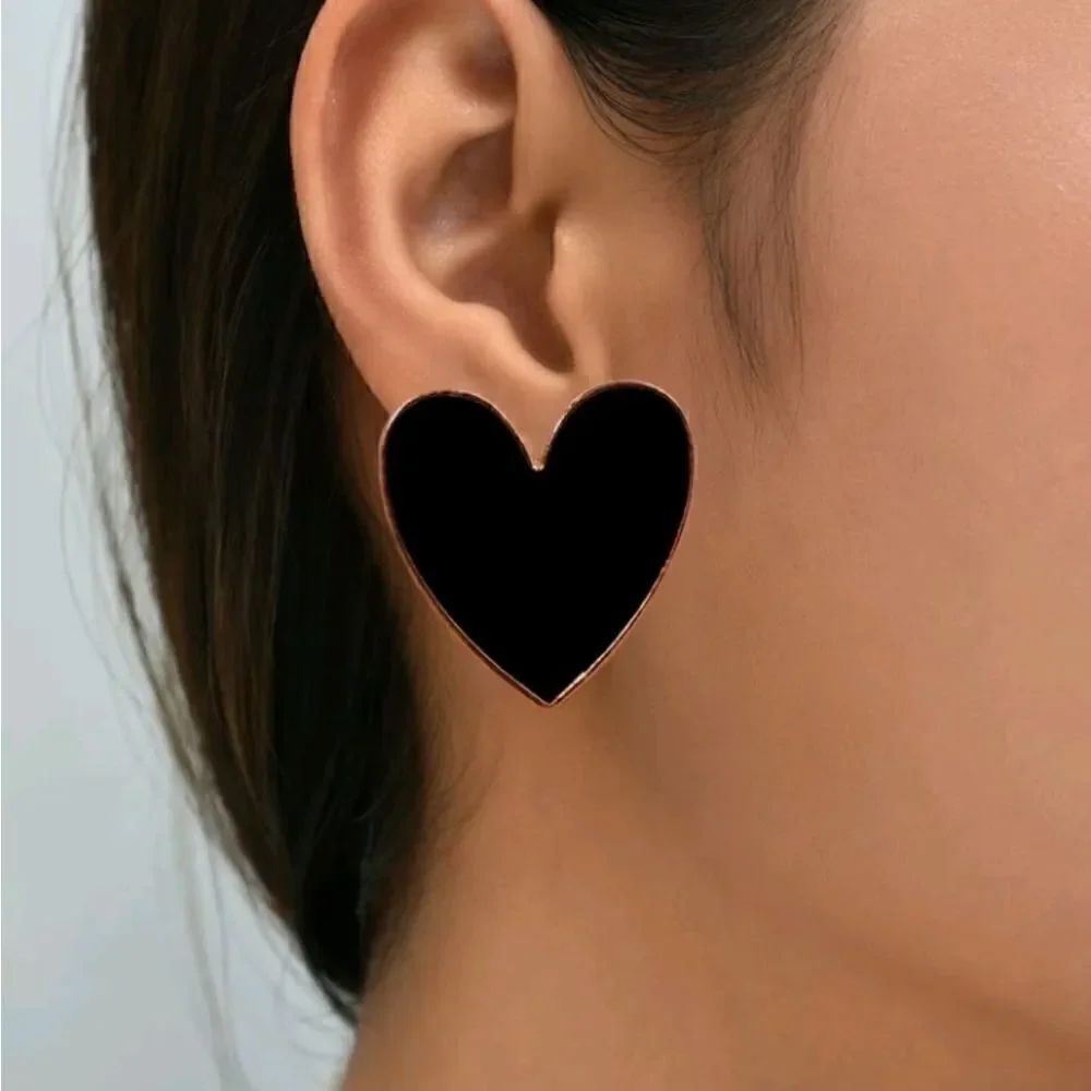 3 fpr $26 - Golden Black Heart Earrings